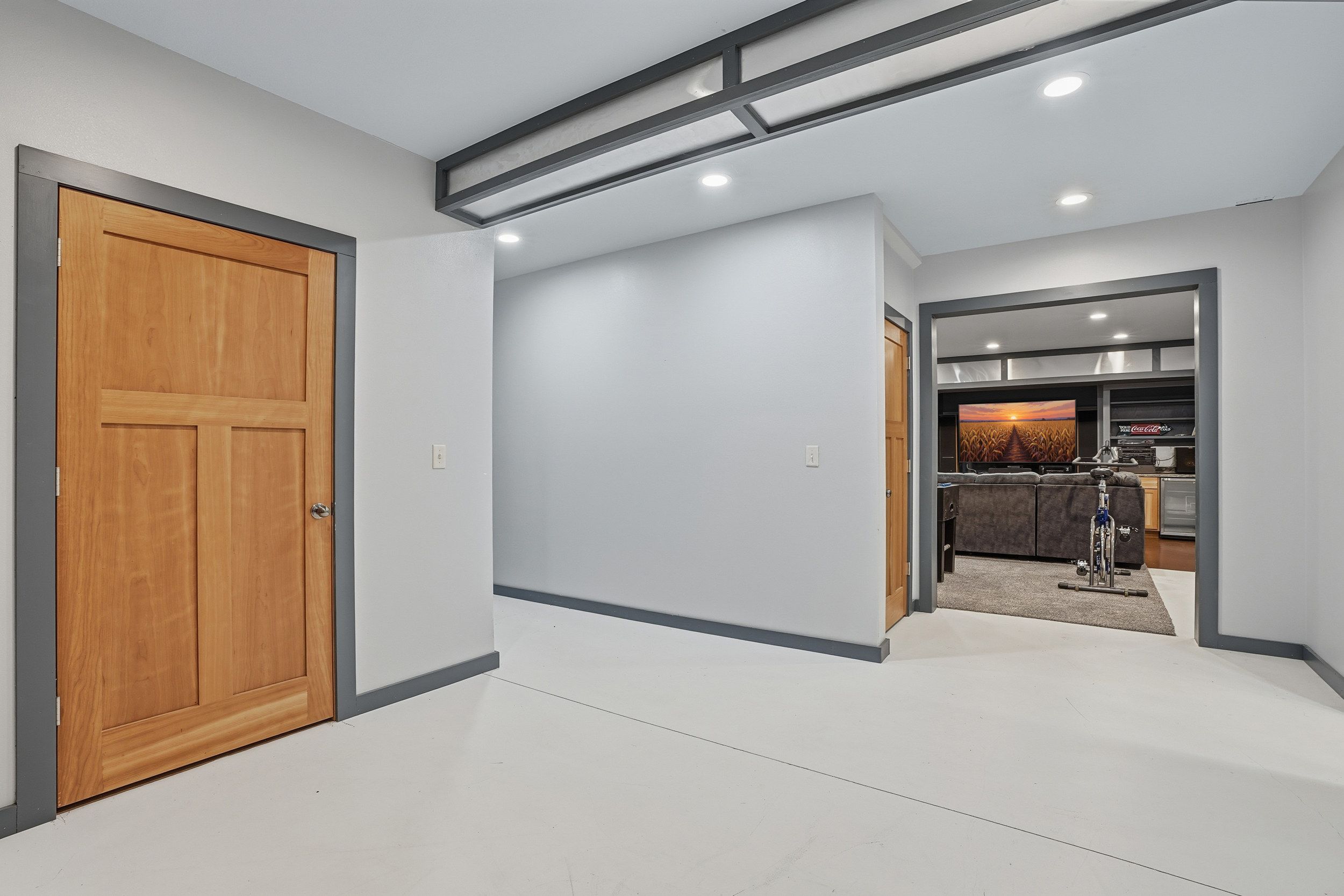 Listing Photo: 3300 Underwood Ave 0048-